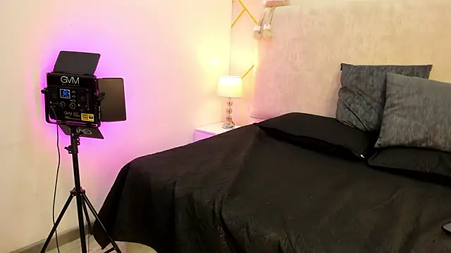 isaa and juanjo online show from January 16, 5:03 am