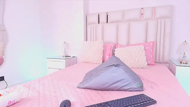 alanarose18 online show from June 27, 7:20 pm