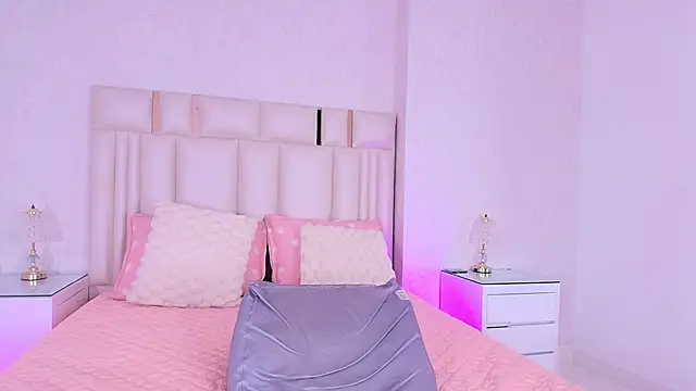 alanarose18 online show from April 29, 7:19 pm