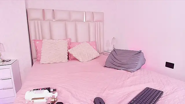 alanarose18 online show from July 18, 7:49 pm