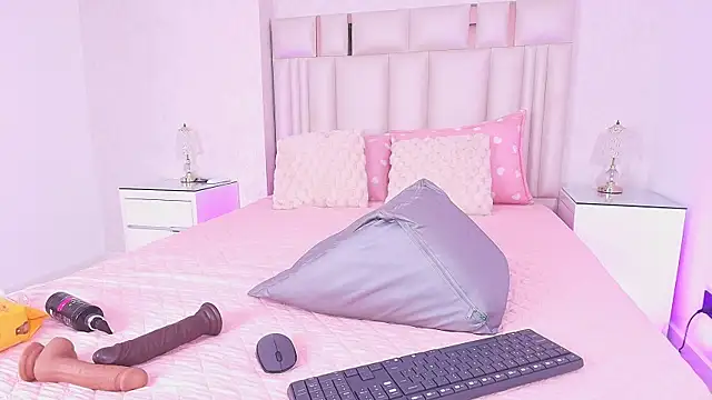 alanarose18 online show from June 19, 7:28 pm