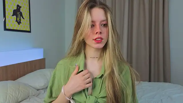 TiffinyMergist online show from March 19, 6:07 am