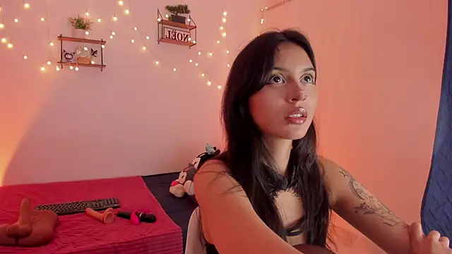 Tamara Aluna  online show from May 5, 10:13 pm