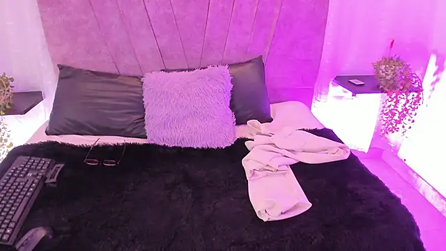 Victoriaa Anderson online show from April 29, 5:30 pm