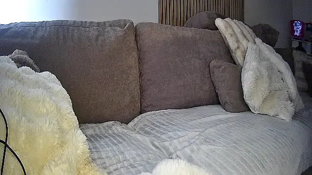 lorenarowena online show from March 12, 12:41 pm