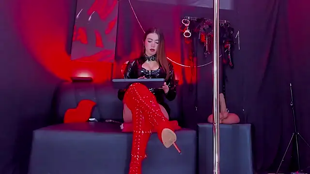 MartinaStones online show from July 29, 9:15 pm