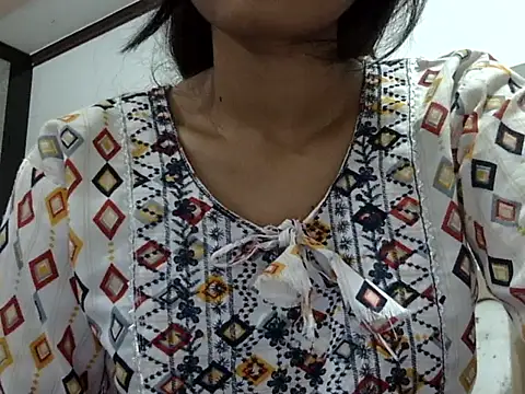 SEXY PRIYA83 online show from May 4, 2:54 pm