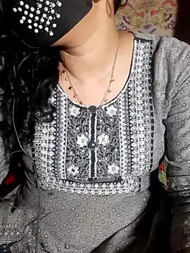 HotGirl23231 online show from May 24, 6:51 pm
