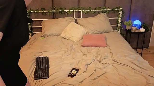 Danny loves Mary online show from July 1, 2:11 am
