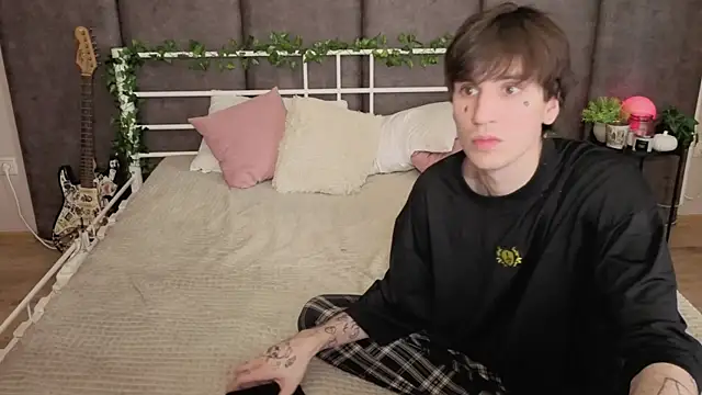 Danny loves Mary online show from June 24, 2:32 am