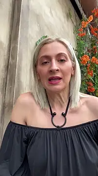 HOTLadyluna online show from June 14, 11:54 am