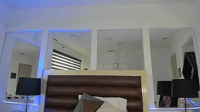 LaurenSpitz online show from March 9, 11:46 am