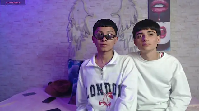 axel milo kairo and noa online show from December 15, 6:46 pm