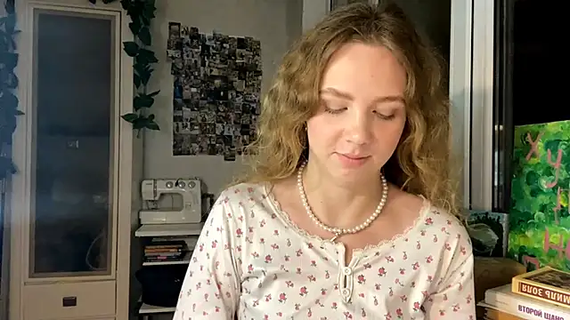 KiaNitchman online show from November 15, 5:03 pm