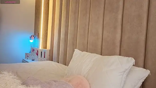 Iamnyxy online show from April 30, 1:05 pm