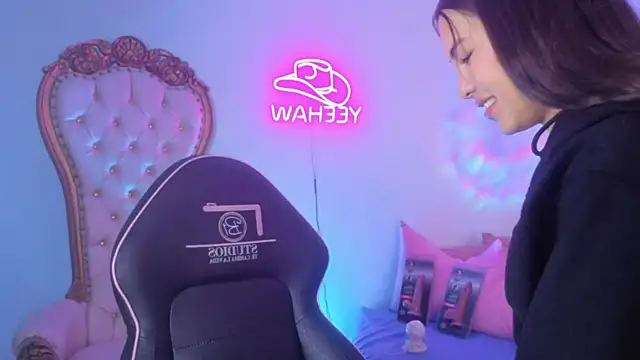 ISABELA TAY online show from June 17, 12:39 pm