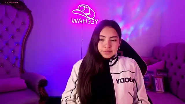 ISABELA TAY online show from July 6, 11:59 am