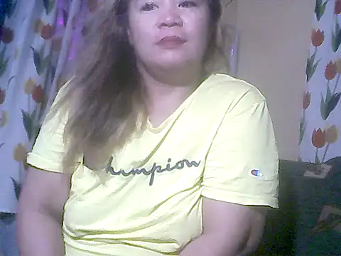 loriepinay46 online show from April 26, 9:12 pm