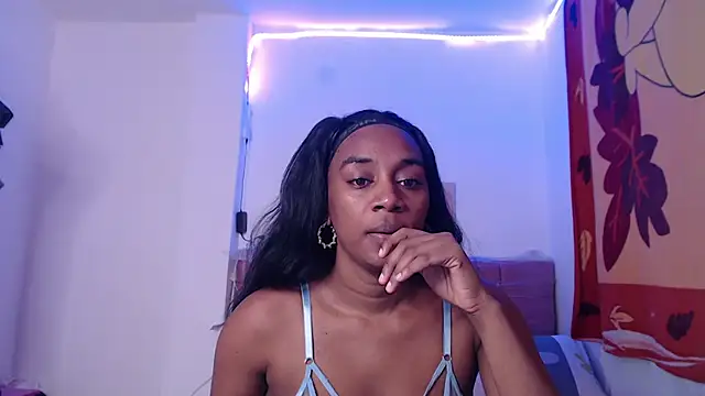 AishaOwens online show from March 9, 8:45 pm