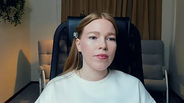 LavetaShiroma online show from November 15, 12:39 pm