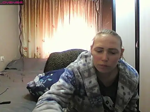 JenniDeep online show from April 29, 7:44 am