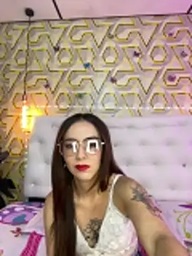 MelanyyJhonson15 online show from April 27, 2:52 am