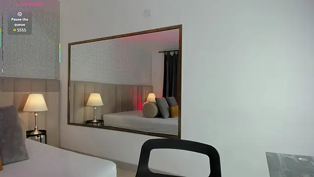 Sasha Wolff online show from December 1, 7:38 pm