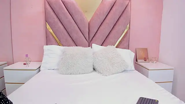 roxyflame  online show from December 16, 11:49 am