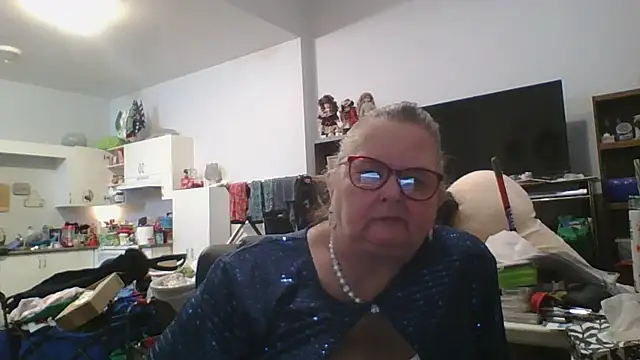 TiguhguhrsRose online show from January 15, 1:00 am