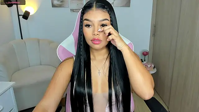 haileyflorez  online show from June 10, 2:38 pm