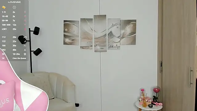 haileyflorez  online show from June 23, 1:53 pm