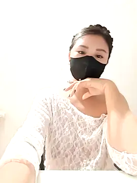 sara-xx online show from March 18, 6:18 am