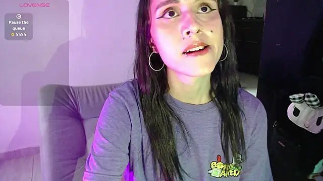 Isabella Hillss online show from August 3, 9:09 pm