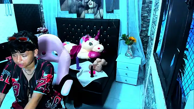 lunabustygirl online show from December 16, 12:05 am