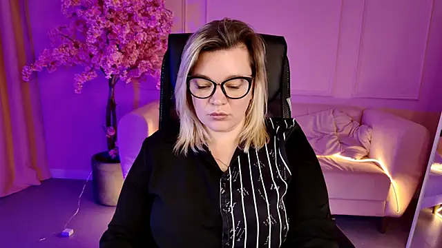 DianaHaworn online show from November 17, 1:23 pm