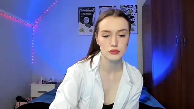 tinyglow online show from February 18, 9:03 pm