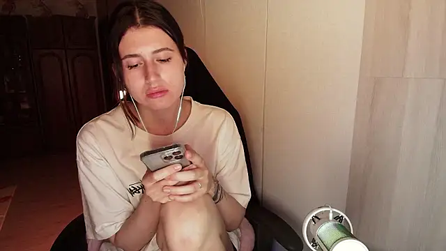 KristinaScott online show from March 14, 6:09 pm