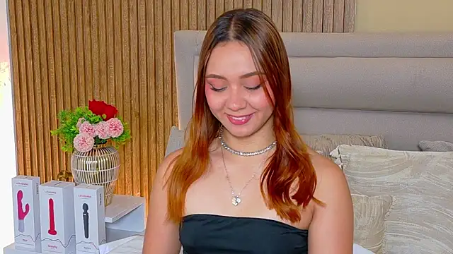 LondraBlush online show from June 12, 11:51 am