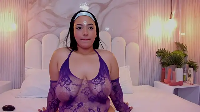 Kendall curves online show from May 2, 11:30 pm