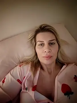 NaughtyClaudia  online show from December 18, 10:03 pm