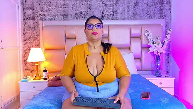 SelennaCooper online show from February 18, 12:04 pm