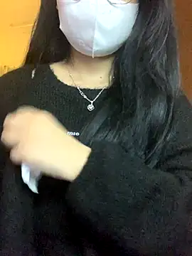 Hanni 22 online show from November 19, 3:45 pm