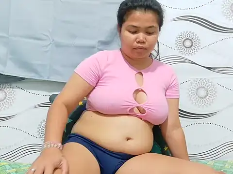 Sweetbigtits 69 online show from April 28, 2:27 am