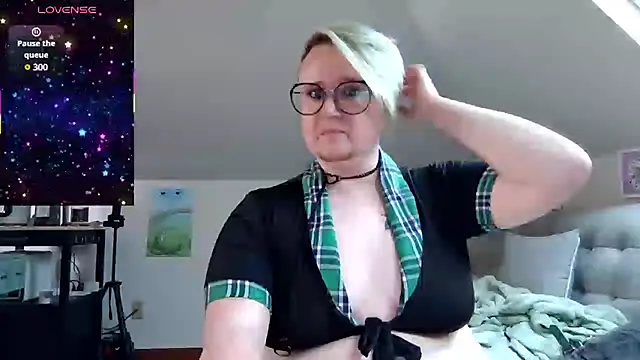 queerlyjaz online show from May 2, 6:00 pm