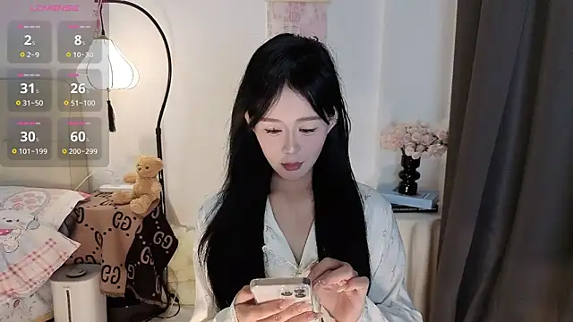 YuYu317 online show from March 22, 2:01 pm