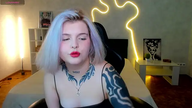 shadow  purrr online show from December 1, 2:48 am