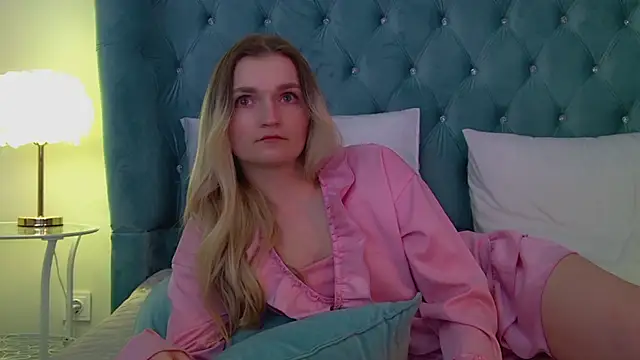 AnnyRaii online show from March 15, 6:10 pm