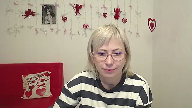 LaurenWishy online show from February 2, 6:23 am