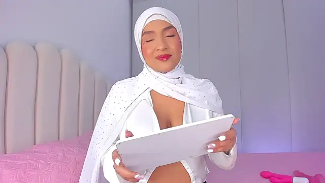 Amira-Zahra online show from May 2, 10:35 pm