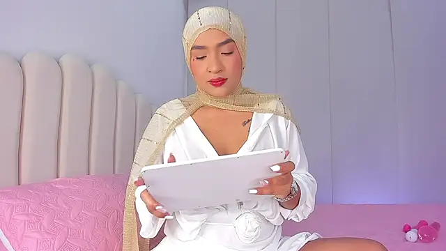Amira-Zahra online show from May 1, 10:24 pm